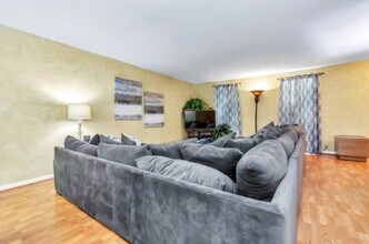 530 N Post Oak Ln in Houston, TX - Building Photo - Building Photo