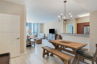 2080 S Ocean Dr, Unit PH4 in Hallandale Beach, FL - Foto de edificio - Building Photo