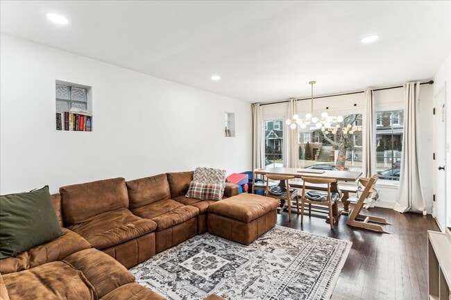 2735 N Mozart St in Chicago, IL - Building Photo - Building Photo