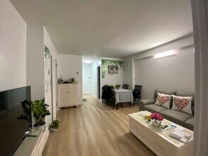 321 E 48th St in New York, NY - Building Photo - Building Photo