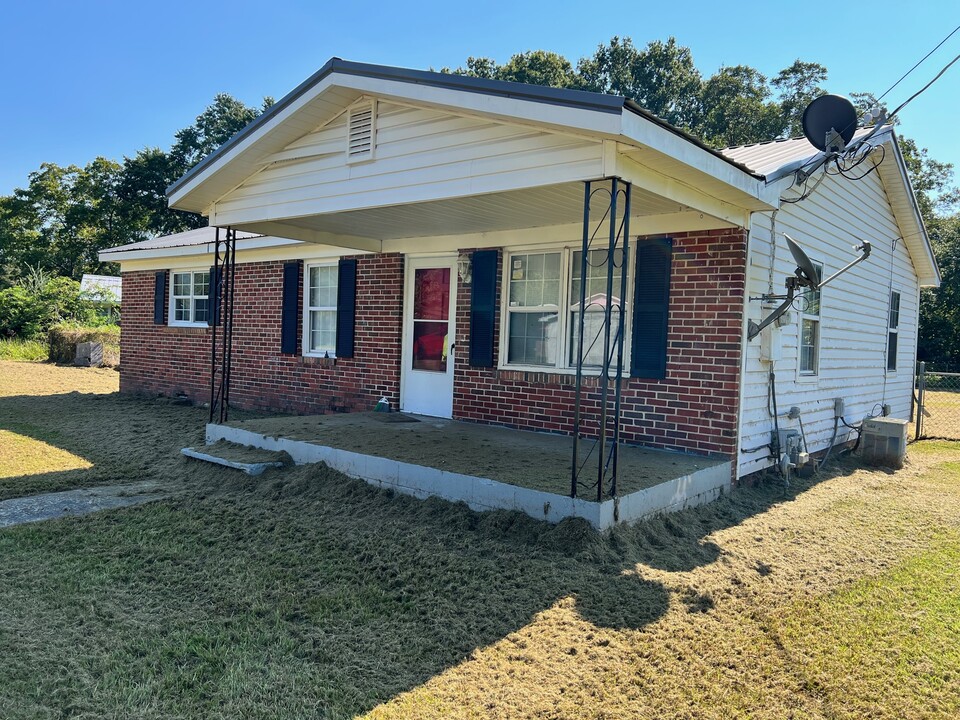 1335 Lee Ave in Oxford, AL - Building Photo