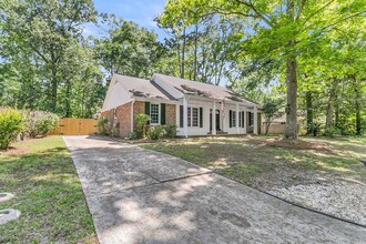 109 Runnymede Ln in Summerville, SC - Building Photo - Building Photo