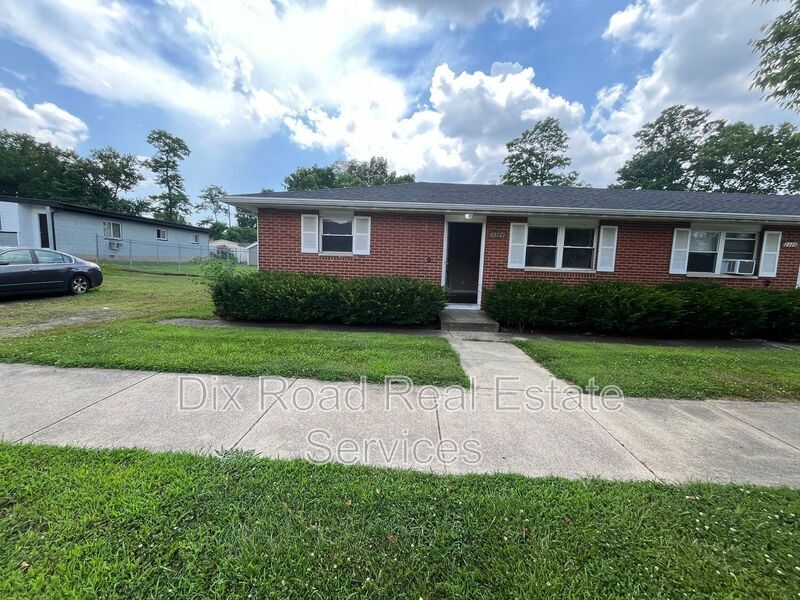 2324-2330 Longfellow St in Middletown, OH - Building Photo