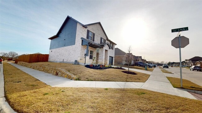 2102 Dunbar Dr in Sherman, TX - Foto de edificio - Building Photo