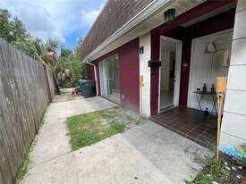 185 Fulton St NE, Unit 4 in Largo, FL - Building Photo