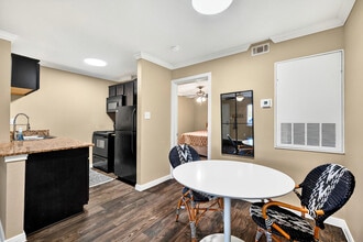 The Grove at 43rd in Houston, TX - Building Photo - Interior Photo