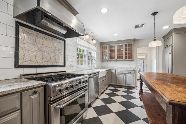 property at 5210 Meadow Lake Ln