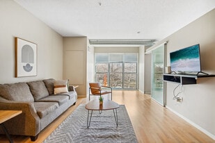 616 Washington Ave S in Minneapolis, MN - Building Photo