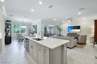 28025 Seasons Tide Ave in Bonita Springs, FL - Foto de edificio - Building Photo