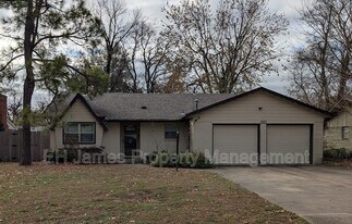1912 E 55th Pl in Tulsa, OK - Building Photo