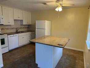 2080 Johnston Dr, Unit 11103 in Bethlehem, PA - Building Photo - Building Photo