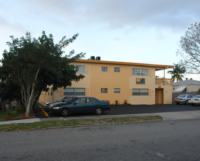 1638 Plunkett St in Hollywood, FL - Foto de edificio - Building Photo