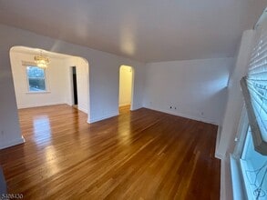 299 Wilson Ave in Rahway, NJ - Foto de edificio - Building Photo