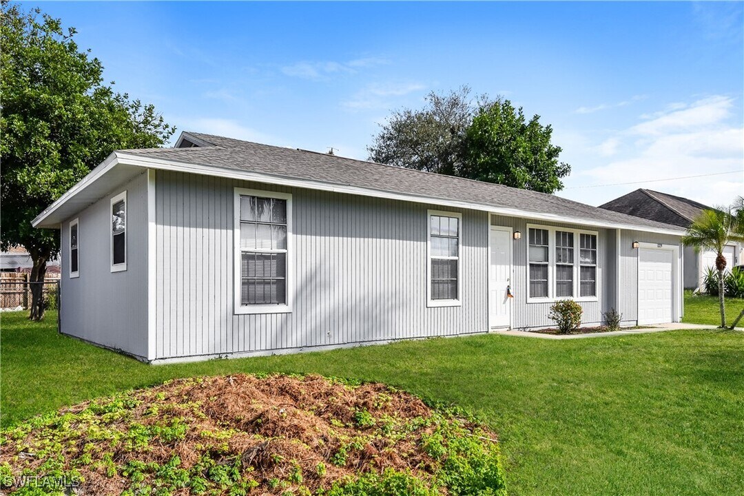 1329 NE 13th Ave in Cape Coral, FL - Building Photo