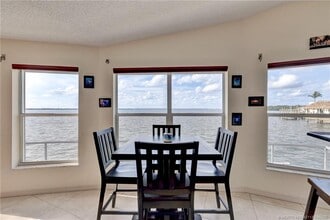 10701 S Ocean Dr in Jensen Beach, FL - Foto de edificio - Building Photo