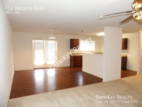 312 Broken Bow in Krum, TX - Building Photo - Building Photo