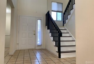 81 Park Gate Dr in Edison, NJ - Building Photo - Building Photo