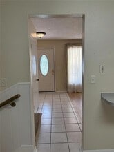 1008 Lady Guinevere Dr in Valrico, FL - Foto de edificio - Building Photo