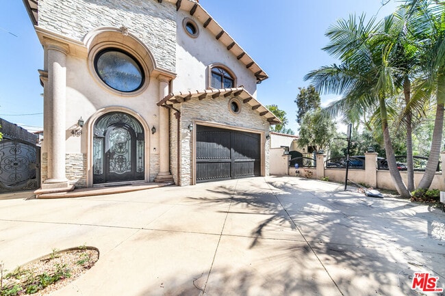 458 Flores St in Los Angeles, CA - Building Photo - Building Photo