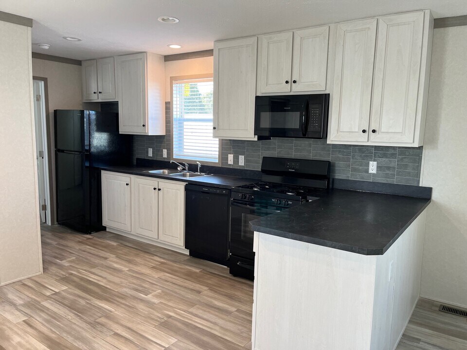 151 Donald Ave in Lansing, MI - Building Photo