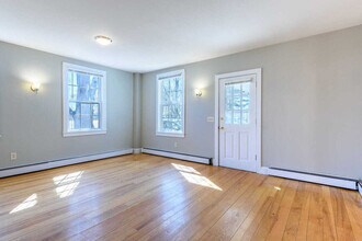 11 Middle St, Unit 1 in Hadley, MA - Building Photo - Building Photo
