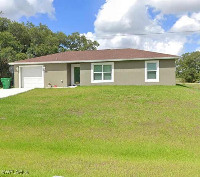 2033 Jeronimo Rd in La Belle, FL - Building Photo - Building Photo