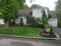 25 Glenview Dr in West Orange, NJ - Building Photo