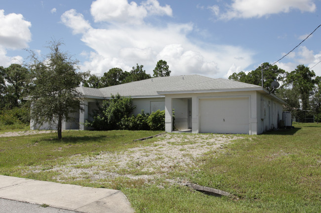 3008 Vernon Ave S in Lehigh Acres, FL - Building Photo - Building Photo