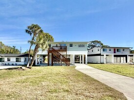 4869 Venetian Blvd NE in St. Petersburg, FL - Building Photo