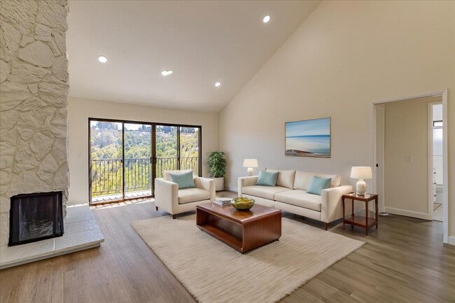 25700 University Ct, Unit 323 in Hayward, CA - Building Photo - Building Photo