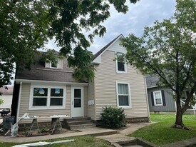 610 S Washington St, Unit #2 Upstairs in Kokomo, IN - Building Photo