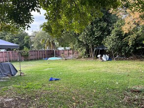 1001 NE 33rd St in Oakland Park, FL - Building Photo - Building Photo