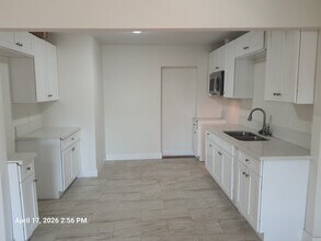 515 W 104th St in Los Angeles, CA - Building Photo - Building Photo
