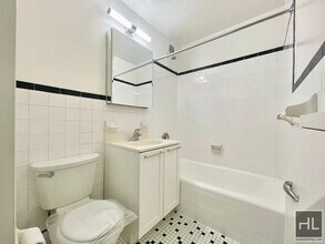 AMAZING STUDIO APARTMENT!! AMAZING DEAL! W in New York, NY - Building Photo - Building Photo