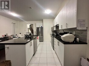185 Hayrake St in Brampton, ON - Building Photo - Building Photo
