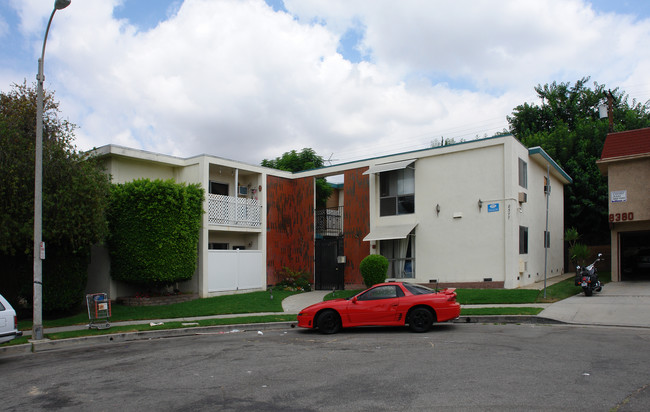 Le Soleil Apartments in Canoga Park, CA - Building Photo - Building Photo