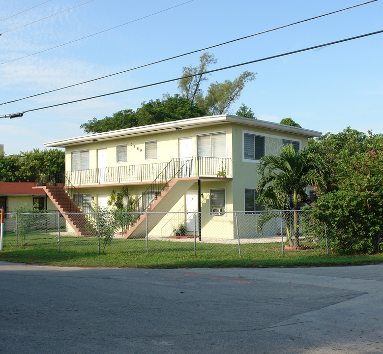 7580 NE 1st Ave in Miami, FL - Building Photo