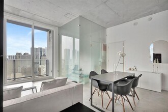 151 SE 1st St, Unit 2511 in Miami, FL - Building Photo - Building Photo
