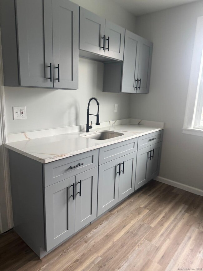 60 Arnold St in Hartford, CT - Building Photo - Building Photo