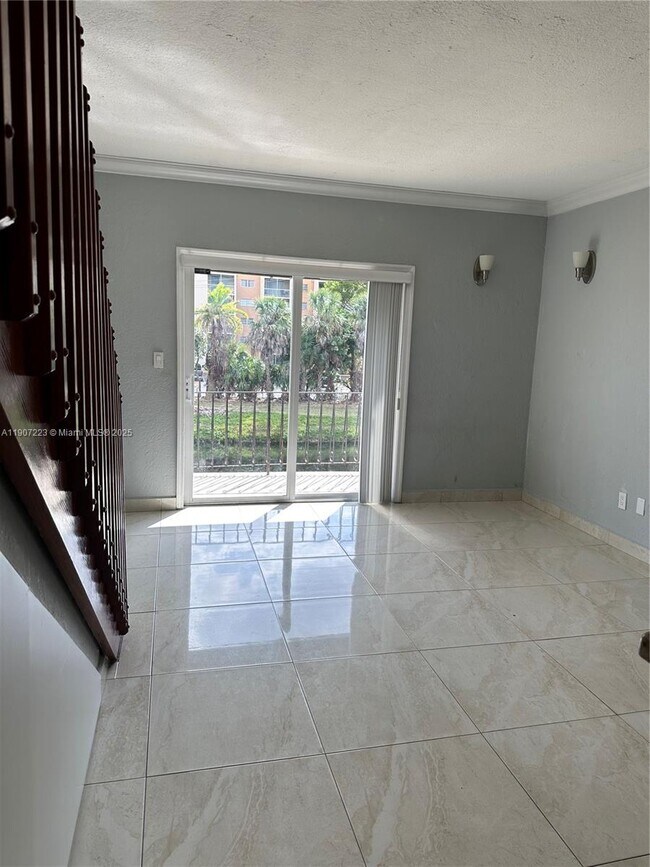 1300 W 53rd St in Hialeah, FL - Building Photo - Building Photo