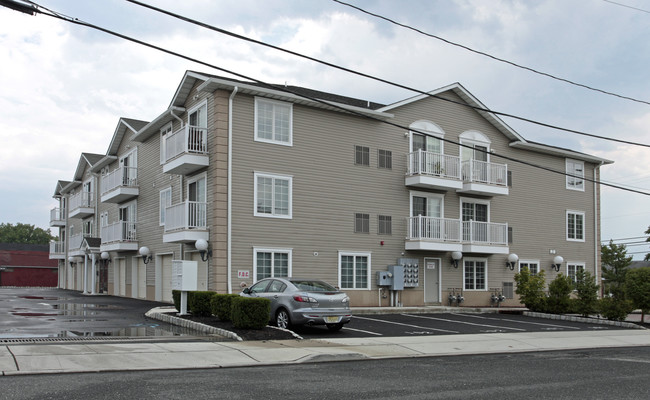 Main Street Apartments in Avon By The Sea, NJ - Foto de edificio - Building Photo