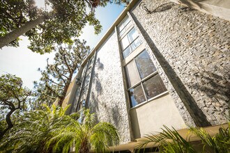 5625 Windsor Way, Unit East -05 in Culver City, CA - Foto de edificio - Building Photo