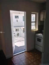 1038 11th St-Unit -11 in Miami Beach, FL - Building Photo - Building Photo