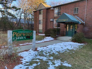 127 English Village Rd, Unit 102 in Manchester, NH - Building Photo - Building Photo