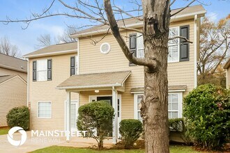 421 Peachtree Rd in Charlotte, NC - Foto de edificio - Building Photo