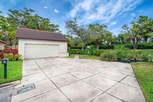12 Ironwood Way N in Palm Beach Gardens, FL - Building Photo