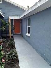 2108 W Powhatan Ave in Tampa, FL - Building Photo - Building Photo