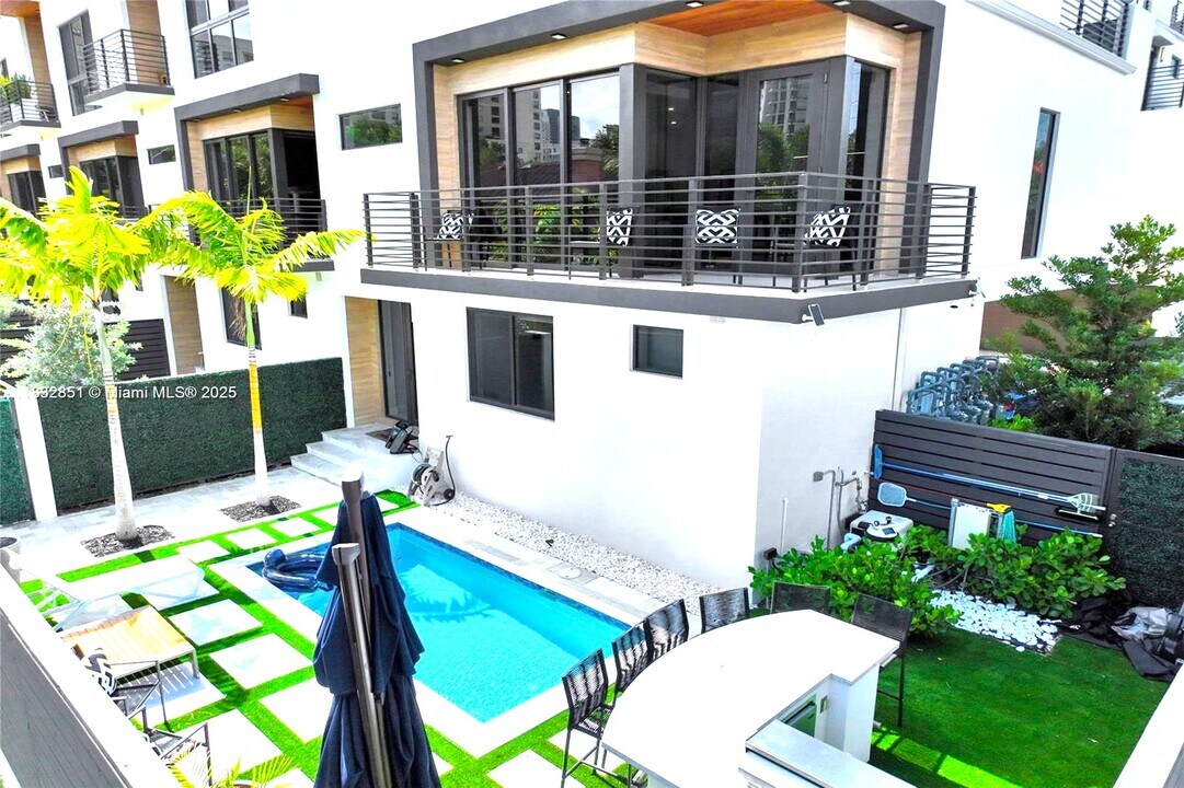 820 NE 2nd St in Fort Lauderdale, FL - Building Photo