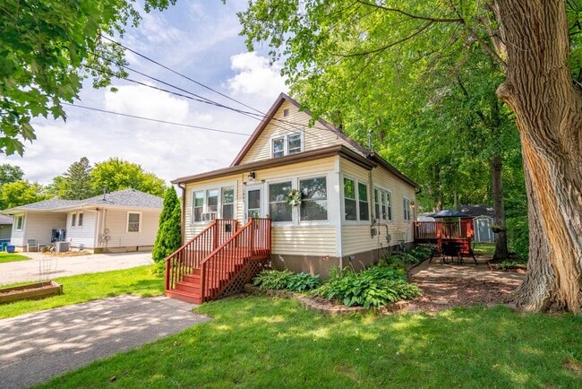 property at 1606 Steensland Dr