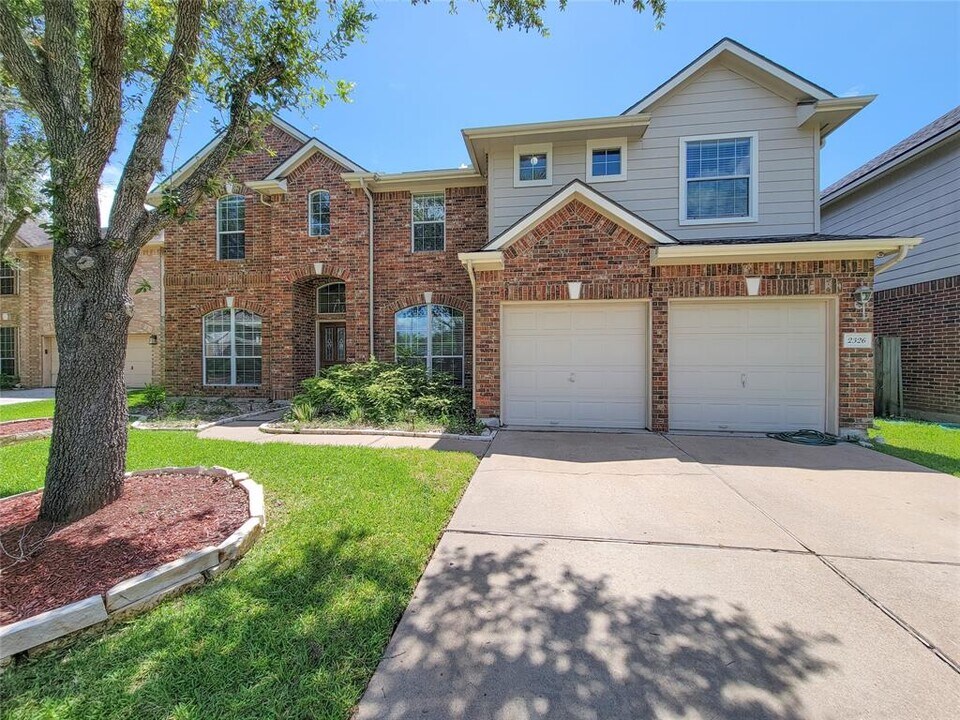 2326 Summer Wind Dr in Sugar Land, TX - Building Photo